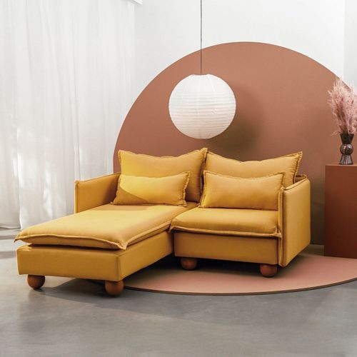 Sofá Modular 2 Lugares com Chaise e Pé Bolinha Sôma CabeCasa MadeiraOriginals Amarelo Mostarda Mostarda