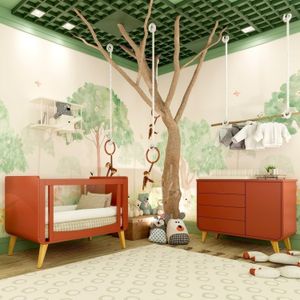um quarto de criança com um mural de árvore na parede