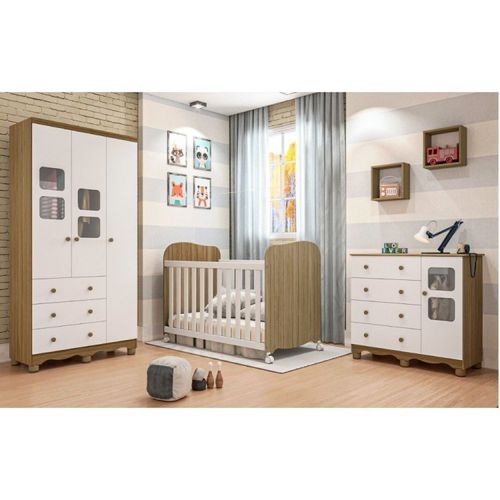 Quarto de Bebê com Guarda Roupa 3 Portas com Janela Berço Americano e Cômoda Uli Móveis Peroba Branco Brilho/Carvalho