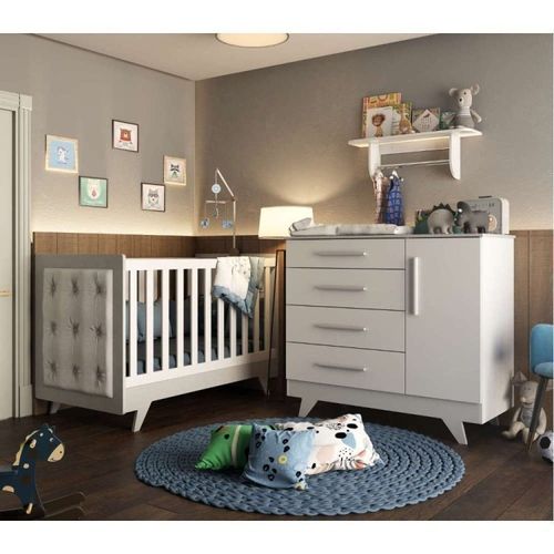 Conjunto para Quarto de Bebê com Cômoda de Bebê Berço com Capitone e Prateleira Retrô Móveis Peroba Branco Brilho/Cinza/Corino Branco