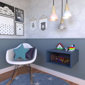 quarto de criança com tapete azul e cadeira branca