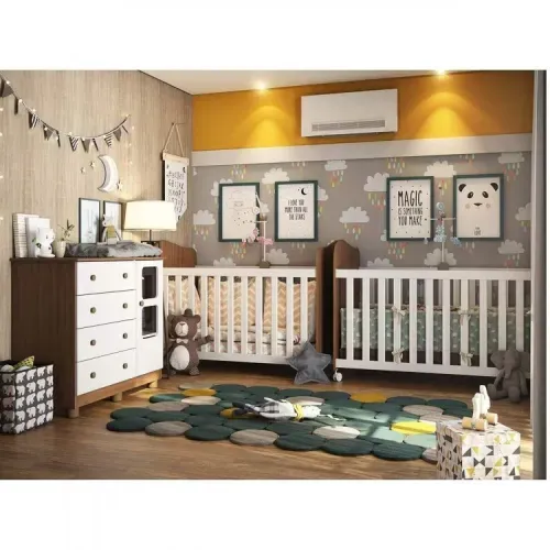 Quarto de Bebê Irmãos com 2 Berços e Cômoda com Janela 100% MDF Uli Móveis Peroba Branco Brilho/Carvalho